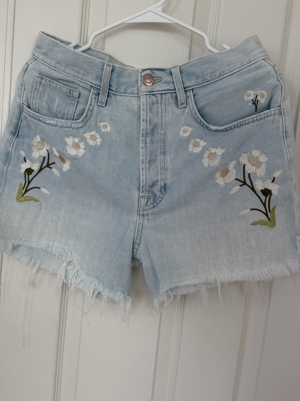 7 For All Mankind Light Blue Denim Shorts with White Floral Embroidery - Picture 2 of 3